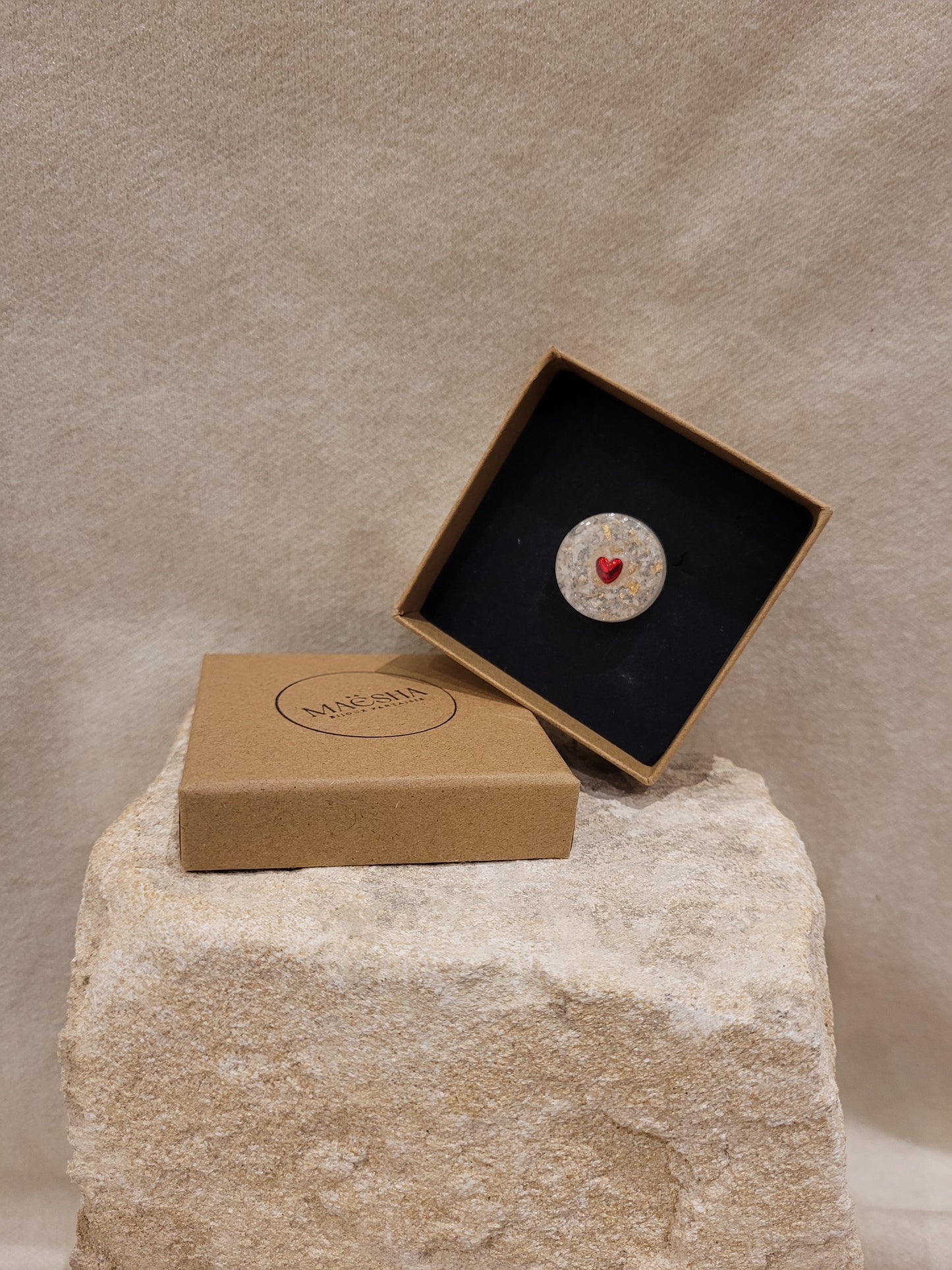 Grand pin's en fleurs naturelles