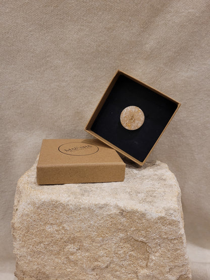 Grand pin's en fleurs naturelles